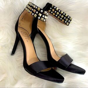 🖤 SHU SHOP | Pearl & Gold Pyramid Studded Heels